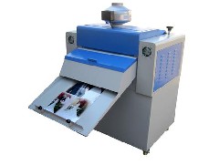 淋膜機的膜切邊裝置