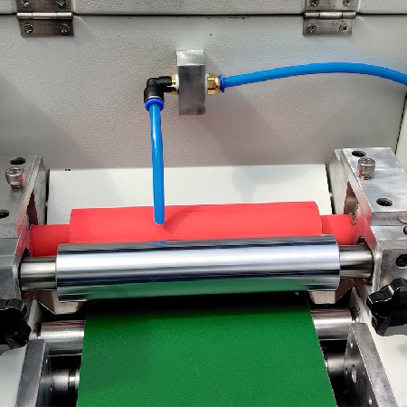 凱盛廠家現貨自主產自動專業印刷設備220V撲克牌上光機來圖制訂