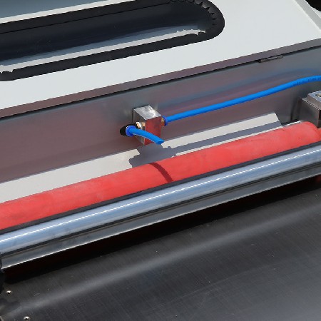 廠家現(xiàn)貨凱盛650臺式淋膜機(jī)擠出復(fù)合機(jī)膠新一代冷光源固化淋膜機(jī)